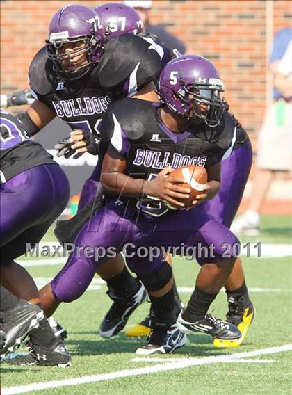 Thumbnail 3 in  Everman vs. Highland Park ( Tom Landry Classic ) photogallery.