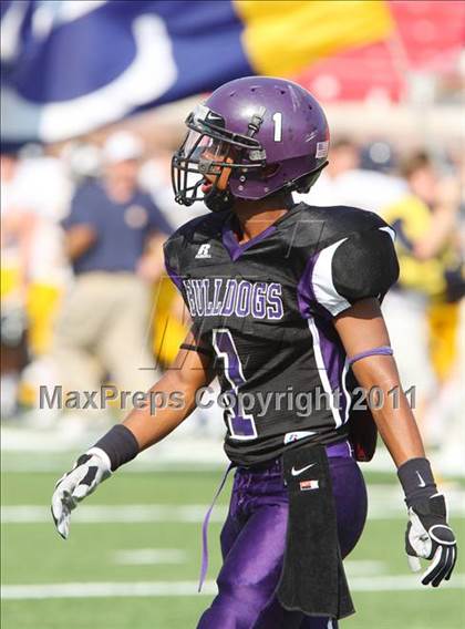 Thumbnail 3 in  Everman vs. Highland Park ( Tom Landry Classic ) photogallery.