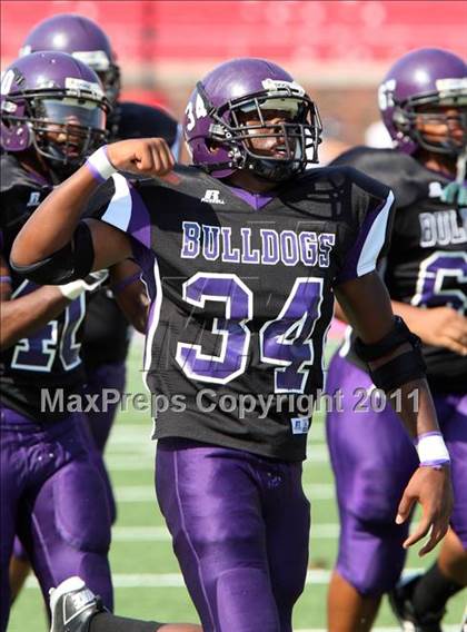 Thumbnail 2 in  Everman vs. Highland Park ( Tom Landry Classic ) photogallery.