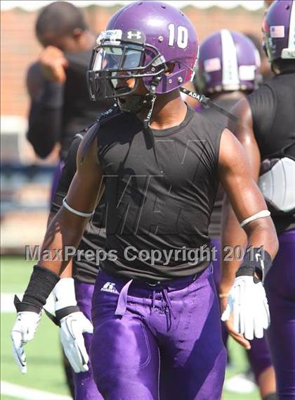 Thumbnail 3 in  Everman vs. Highland Park ( Tom Landry Classic ) photogallery.