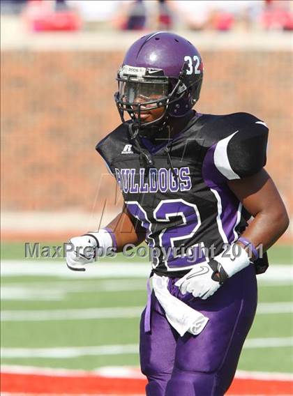 Thumbnail 3 in  Everman vs. Highland Park ( Tom Landry Classic ) photogallery.