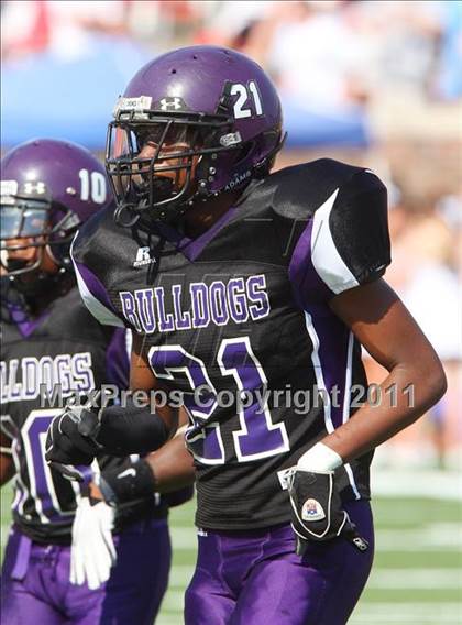 Thumbnail 2 in  Everman vs. Highland Park ( Tom Landry Classic ) photogallery.
