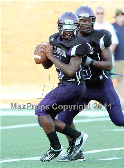 Thumbnail 1 in  Everman vs. Highland Park ( Tom Landry Classic ) photogallery.