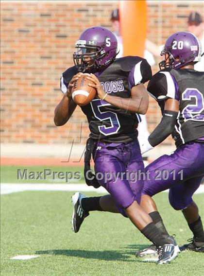 Thumbnail 1 in  Everman vs. Highland Park ( Tom Landry Classic ) photogallery.