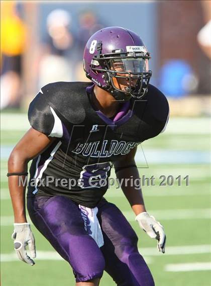 Thumbnail 2 in  Everman vs. Highland Park ( Tom Landry Classic ) photogallery.