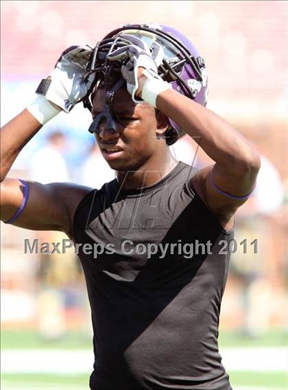 Thumbnail 2 in  Everman vs. Highland Park ( Tom Landry Classic ) photogallery.