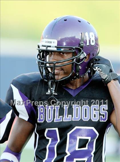 Thumbnail 2 in  Everman vs. Highland Park ( Tom Landry Classic ) photogallery.