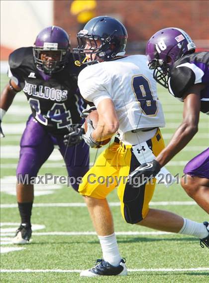 Thumbnail 1 in  Everman vs. Highland Park ( Tom Landry Classic ) photogallery.