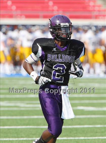 Thumbnail 2 in  Everman vs. Highland Park ( Tom Landry Classic ) photogallery.