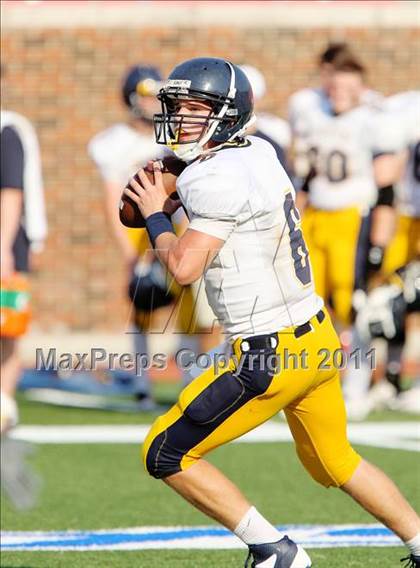 Thumbnail 2 in  Everman vs. Highland Park ( Tom Landry Classic ) photogallery.