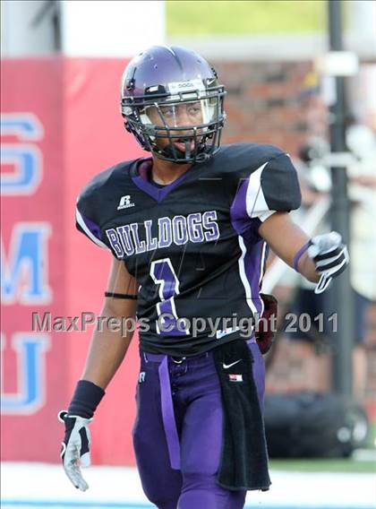 Thumbnail 3 in  Everman vs. Highland Park ( Tom Landry Classic ) photogallery.