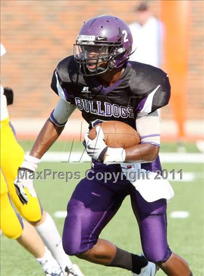 Thumbnail 1 in  Everman vs. Highland Park ( Tom Landry Classic ) photogallery.