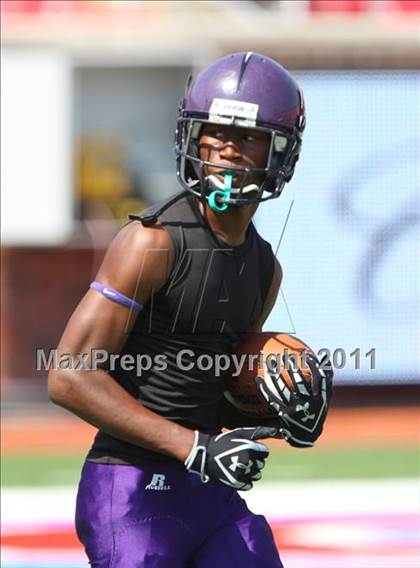 Thumbnail 3 in  Everman vs. Highland Park ( Tom Landry Classic ) photogallery.