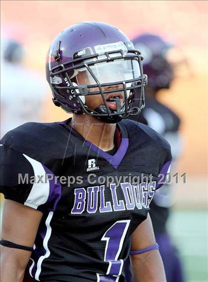 Thumbnail 1 in  Everman vs. Highland Park ( Tom Landry Classic ) photogallery.