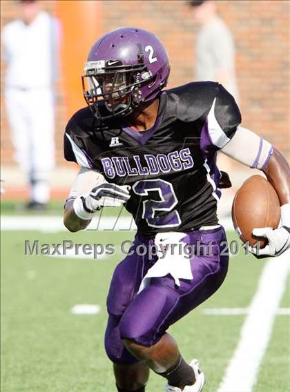 Thumbnail 3 in  Everman vs. Highland Park ( Tom Landry Classic ) photogallery.