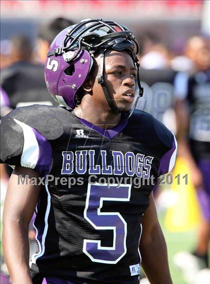 Thumbnail 2 in  Everman vs. Highland Park ( Tom Landry Classic ) photogallery.