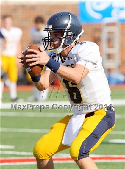 Thumbnail 3 in  Everman vs. Highland Park ( Tom Landry Classic ) photogallery.