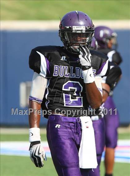 Thumbnail 1 in  Everman vs. Highland Park ( Tom Landry Classic ) photogallery.