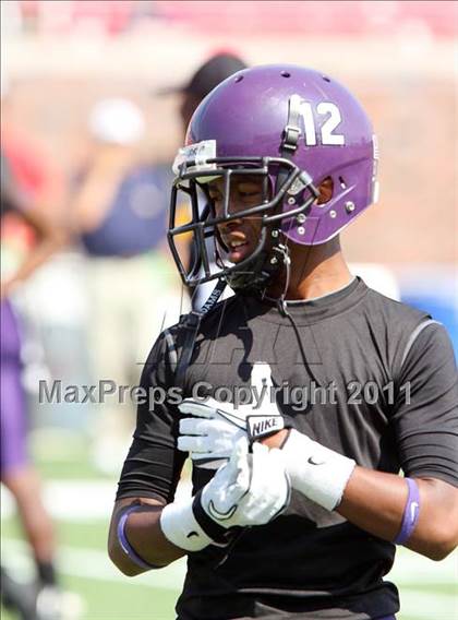 Thumbnail 1 in  Everman vs. Highland Park ( Tom Landry Classic ) photogallery.