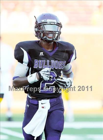 Thumbnail 2 in  Everman vs. Highland Park ( Tom Landry Classic ) photogallery.