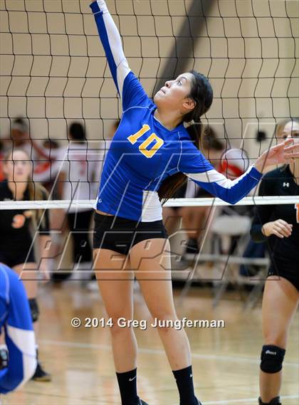 Thumbnail 2 in California School for the Deaf vs. Cloverdale (Nor-Cal Invitational) photogallery.