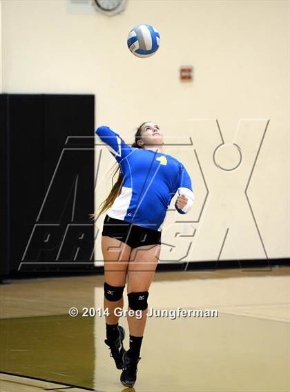 Thumbnail 1 in California School for the Deaf vs. Cloverdale (Nor-Cal Invitational) photogallery.