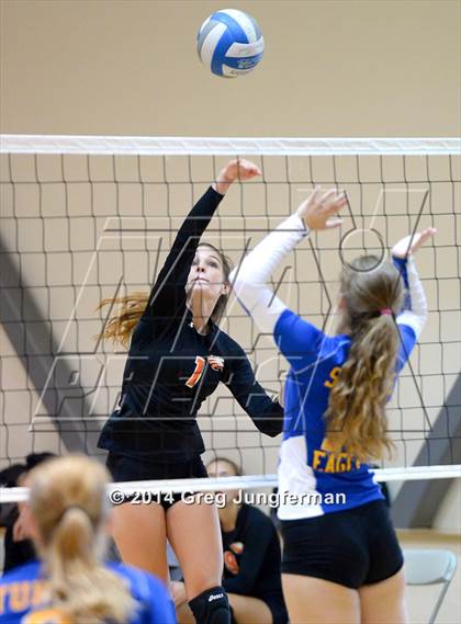 Thumbnail 1 in California School for the Deaf vs. Cloverdale (Nor-Cal Invitational) photogallery.