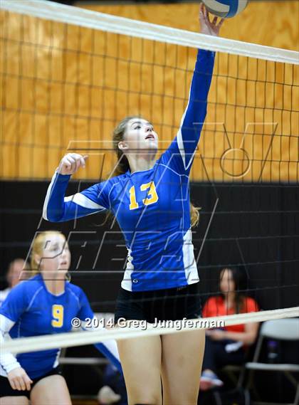 Thumbnail 2 in California School for the Deaf vs. Cloverdale (Nor-Cal Invitational) photogallery.