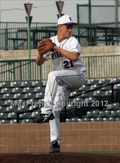Thumbnail 1 in Valmeyer vs. Gibault Catholic photogallery.