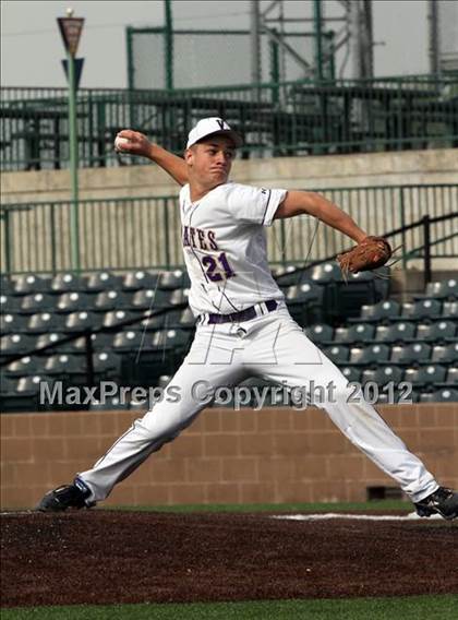 Thumbnail 3 in Valmeyer vs. Gibault Catholic photogallery.