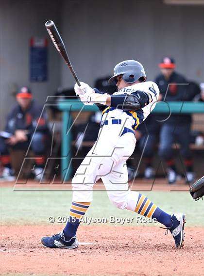 Thumbnail 3 in St. Thomas Aquinas vs. Huntington Beach (National High School Invitational) photogallery.