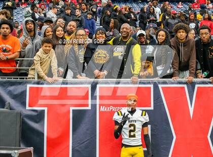 Thumbnail 3 in Fort Bend Marshall vs. Iowa Colony (UIL 5A-DII Football Semi-Regional) photogallery.