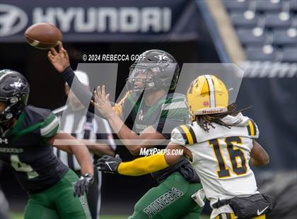 Thumbnail 3 in Fort Bend Marshall vs. Iowa Colony (UIL 5A-DII Football Semi-Regional) photogallery.