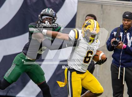 Thumbnail 2 in Fort Bend Marshall vs. Iowa Colony (UIL 5A-DII Football Semi-Regional) photogallery.
