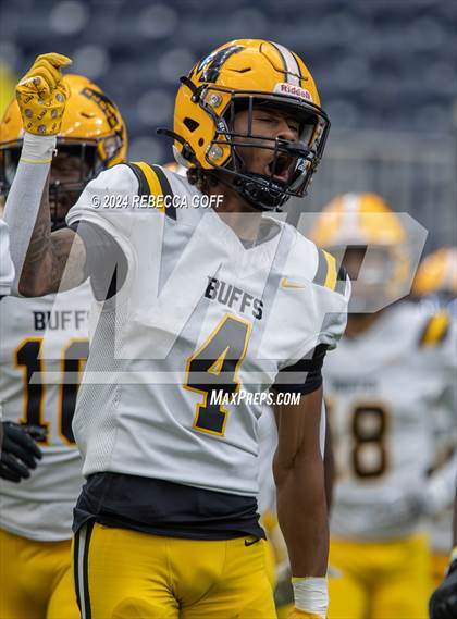 Thumbnail 3 in Fort Bend Marshall vs. Iowa Colony (UIL 5A-DII Football Semi-Regional) photogallery.