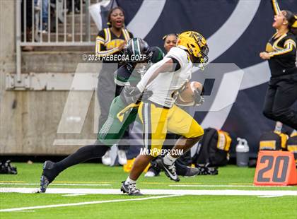 Thumbnail 3 in Fort Bend Marshall vs. Iowa Colony (UIL 5A-DII Football Semi-Regional) photogallery.
