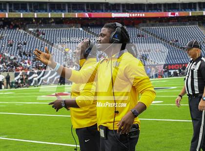 Thumbnail 2 in Fort Bend Marshall vs. Iowa Colony (UIL 5A-DII Football Semi-Regional) photogallery.