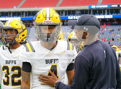 Thumbnail 3 in Fort Bend Marshall vs. Iowa Colony (UIL 5A-DII Football Semi-Regional) photogallery.