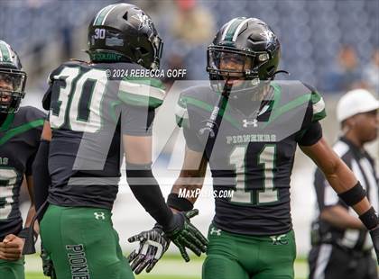 Thumbnail 2 in Fort Bend Marshall vs. Iowa Colony (UIL 5A-DII Football Semi-Regional) photogallery.