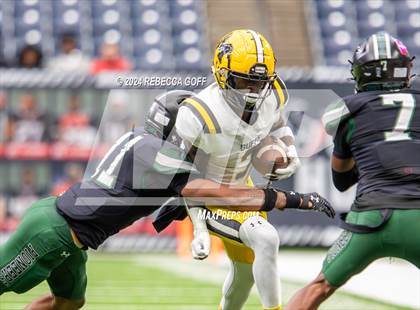 Thumbnail 3 in Fort Bend Marshall vs. Iowa Colony (UIL 5A-DII Football Semi-Regional) photogallery.