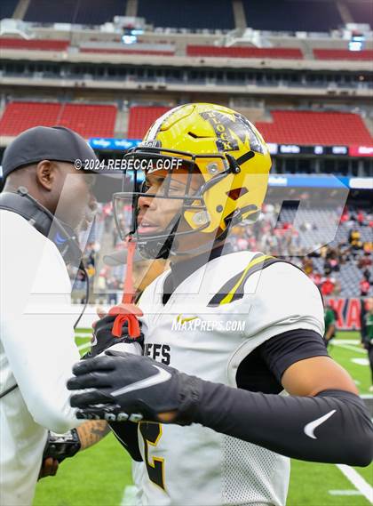 Thumbnail 2 in Fort Bend Marshall vs. Iowa Colony (UIL 5A-DII Football Semi-Regional) photogallery.