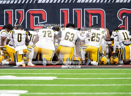 Thumbnail 3 in Fort Bend Marshall vs. Iowa Colony (UIL 5A-DII Football Semi-Regional) photogallery.