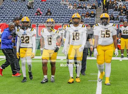 Thumbnail 2 in Fort Bend Marshall vs. Iowa Colony (UIL 5A-DII Football Semi-Regional) photogallery.