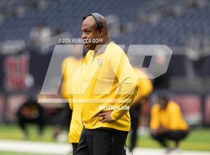Thumbnail 3 in Fort Bend Marshall vs. Iowa Colony (UIL 5A-DII Football Semi-Regional) photogallery.