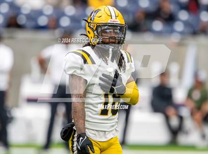 Thumbnail 3 in Fort Bend Marshall vs. Iowa Colony (UIL 5A-DII Football Semi-Regional) photogallery.