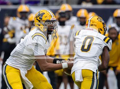 Thumbnail 1 in Fort Bend Marshall vs. Iowa Colony (UIL 5A-DII Football Semi-Regional) photogallery.