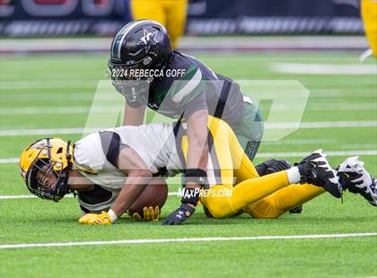 Thumbnail 3 in Fort Bend Marshall vs. Iowa Colony (UIL 5A-DII Football Semi-Regional) photogallery.