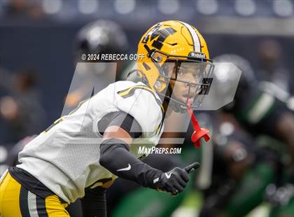 Thumbnail 3 in Fort Bend Marshall vs. Iowa Colony (UIL 5A-DII Football Semi-Regional) photogallery.