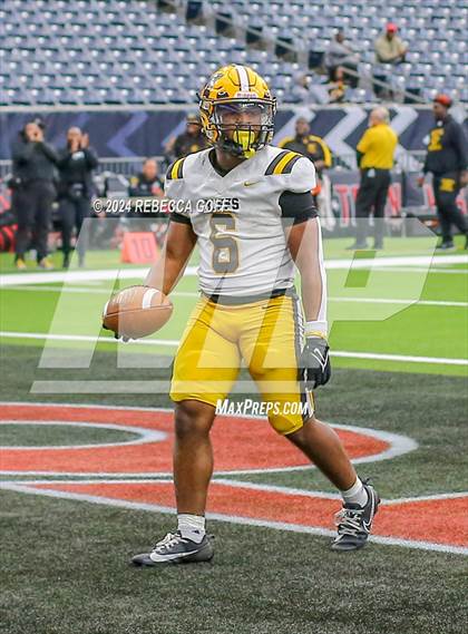 Thumbnail 2 in Fort Bend Marshall vs. Iowa Colony (UIL 5A-DII Football Semi-Regional) photogallery.