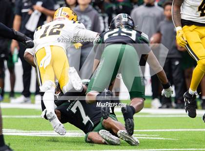 Thumbnail 2 in Fort Bend Marshall vs. Iowa Colony (UIL 5A-DII Football Semi-Regional) photogallery.
